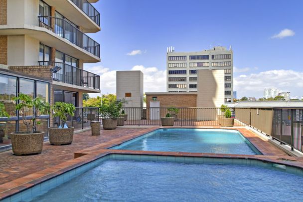 Gorgeous Two Bedroom Apartment with View - Photo 1