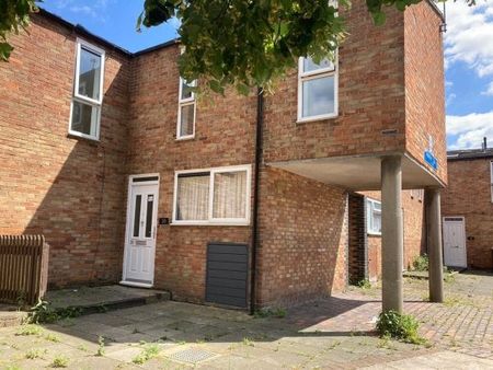 LAINDON, BASILDON - Photo 3