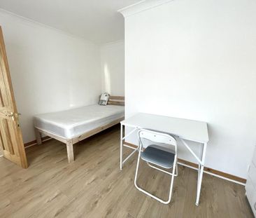 4 bedroom semi-detached house to rent - Photo 1