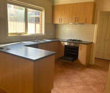 “Stylish 3-Bedroom Townhouse in Prime Central Werribee Location!” - Photo 6