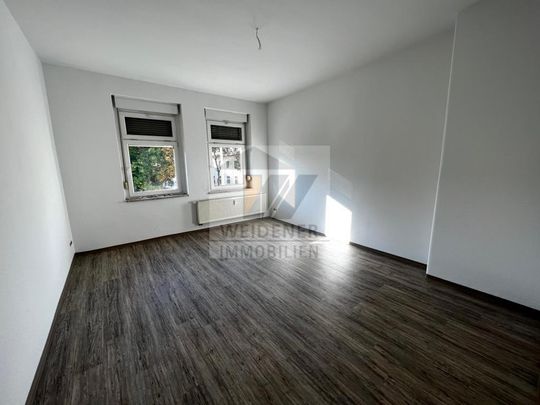 Neuer Boden, Wanne, Dusche, Aufzug und Balkon! Geräumige 2 Raum Wohnung - Photo 1