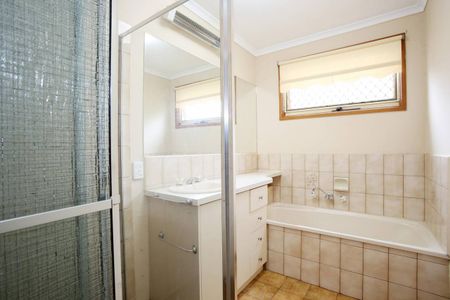 Heart of Beaconsfield - Central Location - this one has the lot!! - Photo 5