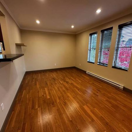 unfurnished 2 br + bath Apartment - Photo 4