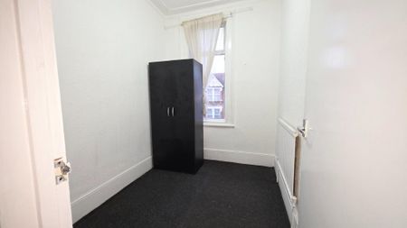 4 bedroom terraced house to rent - Photo 3