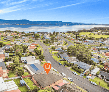 SPACIOUS 4-BEDROOM TOP FLOOR UNIT WITH LAKE VIEWS - Photo 2