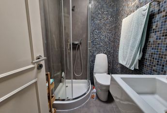 Apartamento T3 Renovado na Praia da Barra - 2ª Linha do Mar.