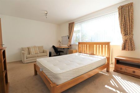 4 bedroom semi-detached house to rent - Photo 4