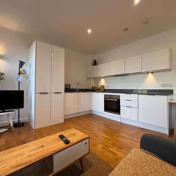 Clarence Street, Staines-upon-thames, Surrey, TW18 - Photo 1