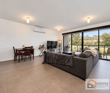 Stunning townhouse overlooking the Lake - Photo 3