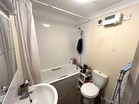 One Bedroom Flat - Photo 4