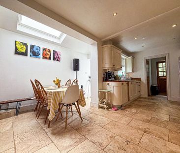 4 bedroom terraced house to rent - Photo 5