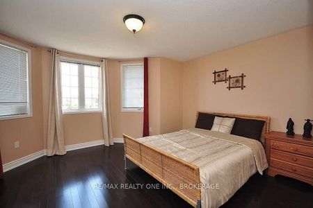 For Lease - 426 Orange Walk Crescent, Mississauga, Ontario - Photo 2