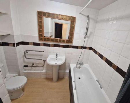 John Repton Gardens, Brentry, Bristol, Bristol, BS10 - Photo 4