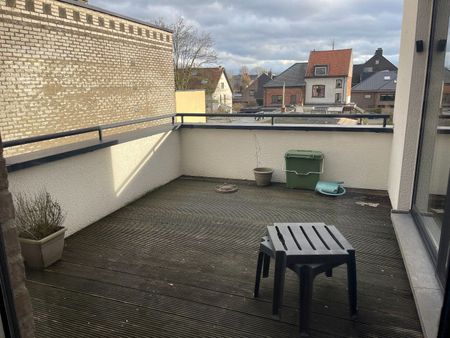 Ruim appartement met 2 terrassen, garage en 2 slaapkamers in Hasselt, bouwjaar 1996, EPC-Energielabel B, bewoonbare oppervlakte 110.m² - Photo 3