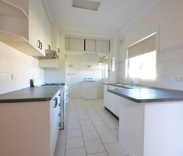 Huge Family Home - Photo 6