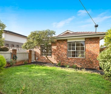 Well-Presented & Spacious 3-Bedroom Villa in the McKinnon School Zone - Photo 1