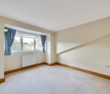 3 Bedroom House - Crescent Close, Winchester - Photo 5