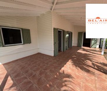 Location Maison 5 pièces 109m² LE FRANCOIS 97240 - Photo 1
