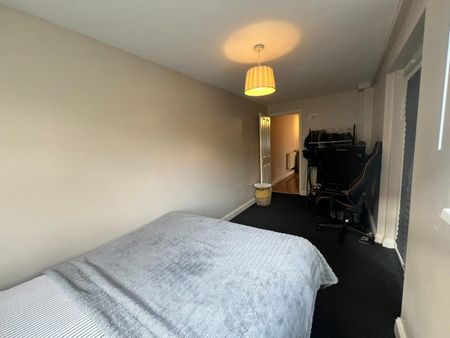 1 bedroom Flat To Let - Photo 4