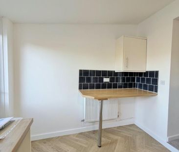 4 bedroom terraced house to rent - Photo 5