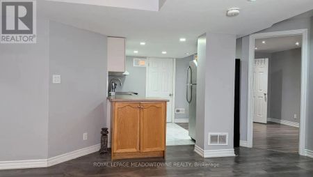 259 QUEEN MARY DRIVE - Photo 4