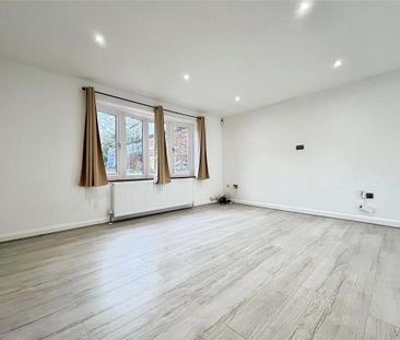 3 bedroom detached house to rent - Photo 3