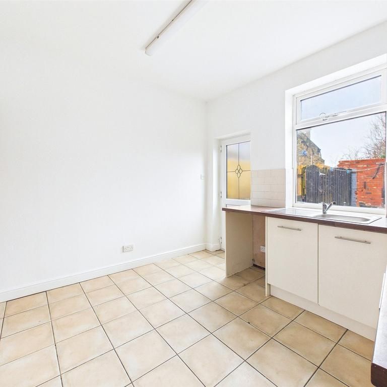 2 bedroom end of terrace house to rent - Photo 1