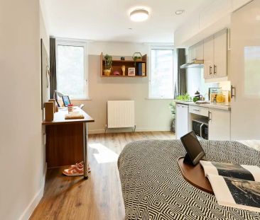 Penthouse Studio - Photo 3
