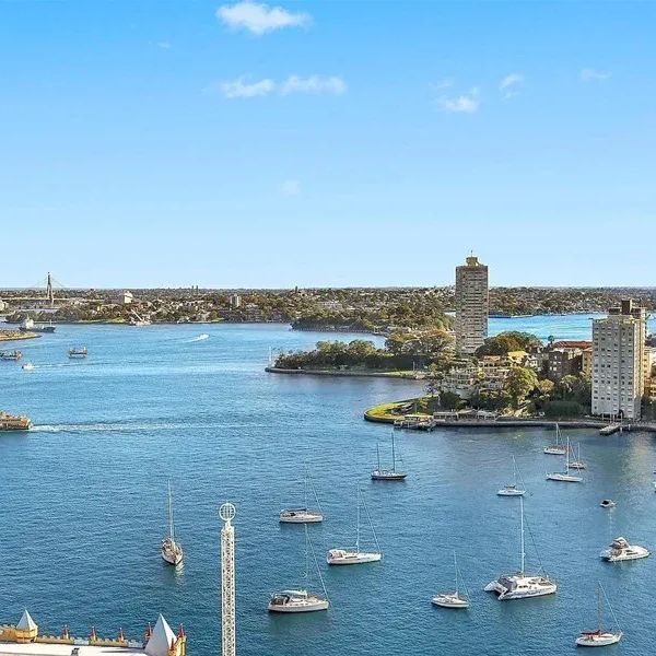 Executive Furnished One Bedroom + Study with Gym, Pool and Panoramic Views - Photo 1