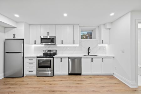 For Lease - 18 Keewatin Avenue Unit# Lower, Toronto, Ontario - Photo 5