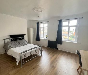 8 bedroom terraced house to rent - Photo 5