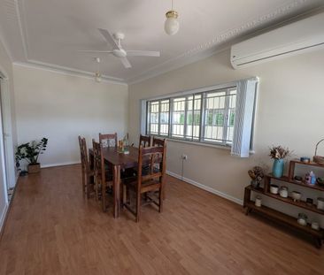 Pet-friendly Queenslander with character - Photo 3