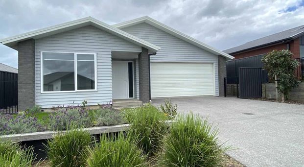 Almost New - Photo 1