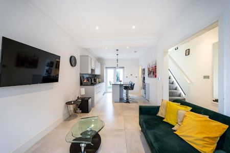 3 bedroom terraced house to rent - Photo 5