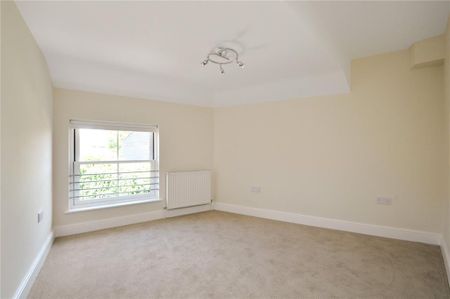 2 bedroom end of terrace house to rent - Photo 5