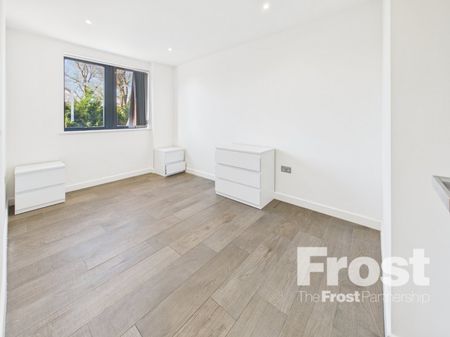 The Broadway, Farnham Common, Slough,SL2 - Photo 4