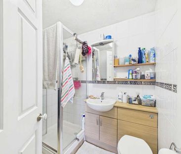 Adam Close, Slough, Berkshire, SL1 - Photo 6