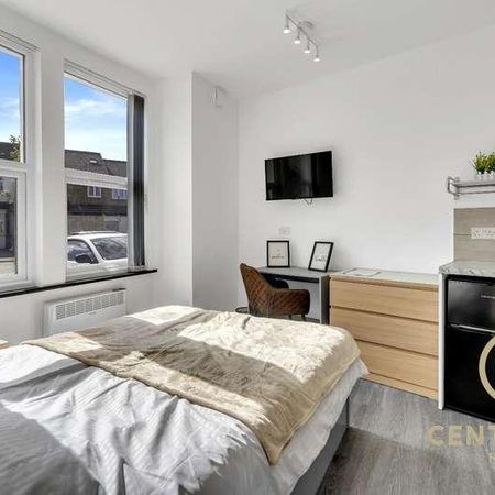 North Road, UB1 - Photo 3