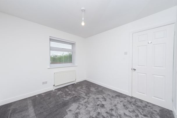FALCON MEWS MORLEY LEEDS - Photo 1