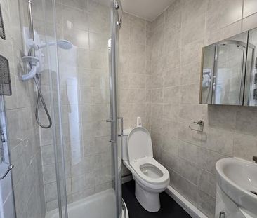 1 bedroom in a flat share to rent - Photo 6