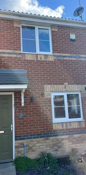 2 bedroom terraced house to rent - Photo 1