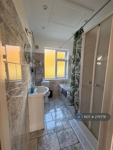 2 bedroom semi-detached house to rent - Photo 2