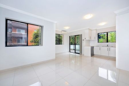 Modern Two Bedroom Apartment In Marrickville - Photo 5