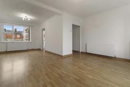 2 bedroom semi-detached house to rent - Photo 3