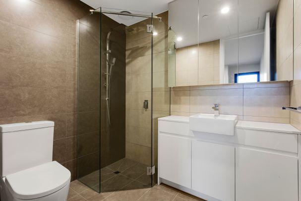 Stunning Two Bedroom Apartment! - Photo 1