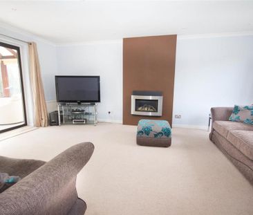 4 bedroom detached house to rent - Photo 1