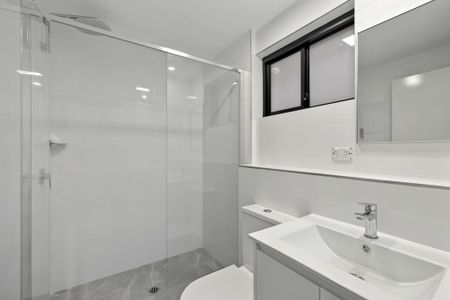 Near New, Over-Sized, Centrally Located, Sun Filled, Designer Luxury One Bedroom Apartment - Photo 5