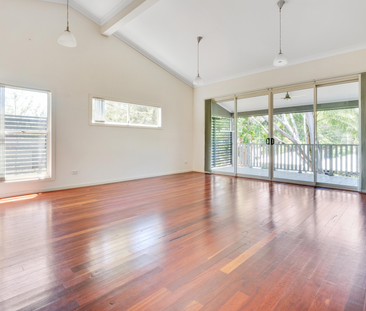 Contemporary townhouse in elevated position - Photo 3