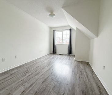 For Lease - 90 Bridlepath Street, Richmond Hill, Ontario - Photo 2