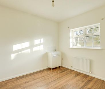 4 bedroom detached house to rent - Photo 2